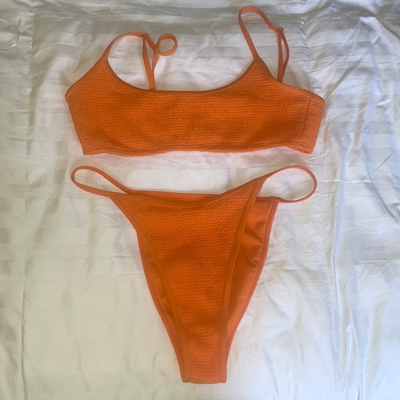 Orange bikini - Picture 2 of 5
